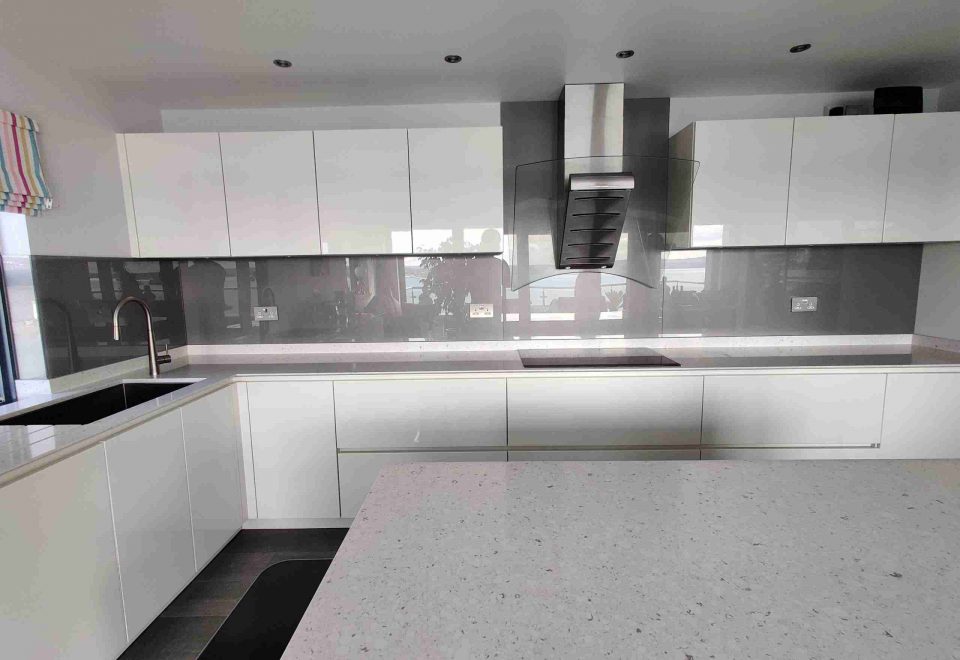 Metallic Kitchen Splashbacks Dorset – Clearly Glass Ltd Metallic Kitchen Splashbacks Dorset - Clearly Glass Ltd